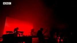 Xem MV Entertainment (Live At Glastonbury 2013) - Phoenix