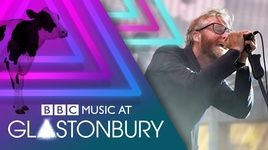 MV The System Only Dreams In Total Darkness (Glastonbury 2017) - The National