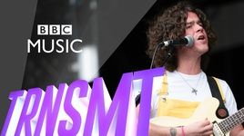 Xem MV Same Jeans (Trnsmt 2017) - The View
