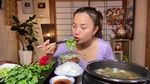 Xem video nhạc Zing Nghi Ngút Khói Nồi Lẩu Khổ Qua Cá Thác Lác Nóng Hổi Vừa Thổi Vừa Ăn - Cuộc Sống Ở Nhật #463