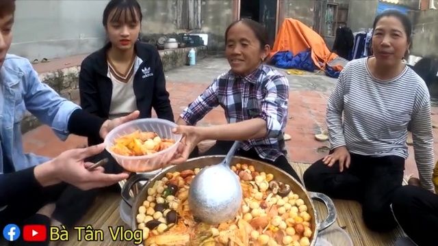 Xem MV Làm Nồi Lẩu Kim Chi Hàn Quốc Siêu Cay Khổng Lồ - Bà Tân Vlog