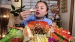 Xem MV Cua Hoàng Đế Siêu Ngập Thịt Tắm Coca Ăn Kèm Măng Le Chấm Muối Ớt Cay Cay Ngon Phê Đến Đỉnh - Cuộc Sống Ở Nhật #508 - Quynh Tran JP