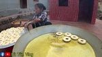 Làm Mâm Bánh Donut Socola Siêu To Khổng Lồ - Bà Tân Vlog