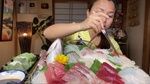 Ca nhạc Ngon Hết Chỗ Chê Với Mâm Sashimi Tươi Xanh Các Loại & Mochi Bọc Đậu Đỏ - Cuộc Sống Ở Nhật  #562 - Quynh Tran JP