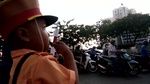 Xem MV Dạy Bé Đèn Báo Giao Thông - Bé Hồng Ân