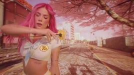 Xem MV Be Kind - Marshmello, Halsey