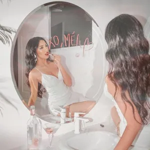 Kissin' Mirrors (Single) - Mea Shahira
