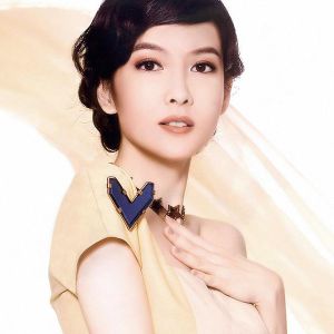 chau hue man (vivian chow)
