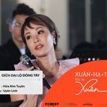 giua dai lo dong tay (live) - uyen linh, hua kim tuyen