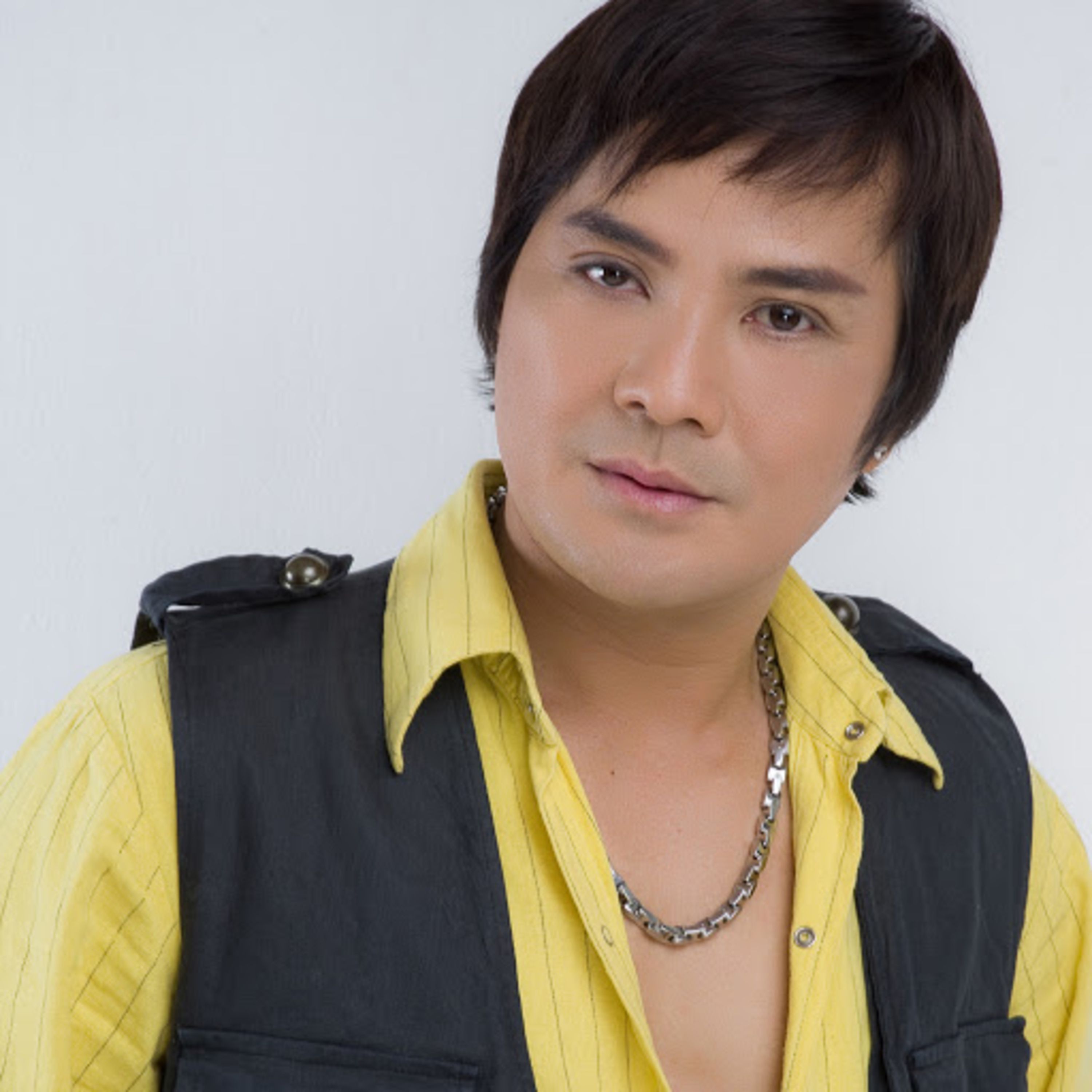 tay trang tay den - che thanh